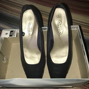 Soft Flexible shoes Navy sz 6